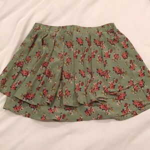 Free Hug pleated skirt